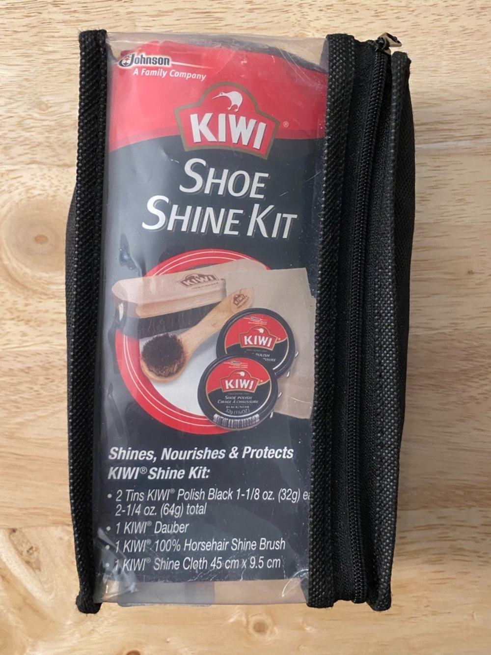 Never been used-Kiwi Shoe Shine Kit in Black and Red Pouch